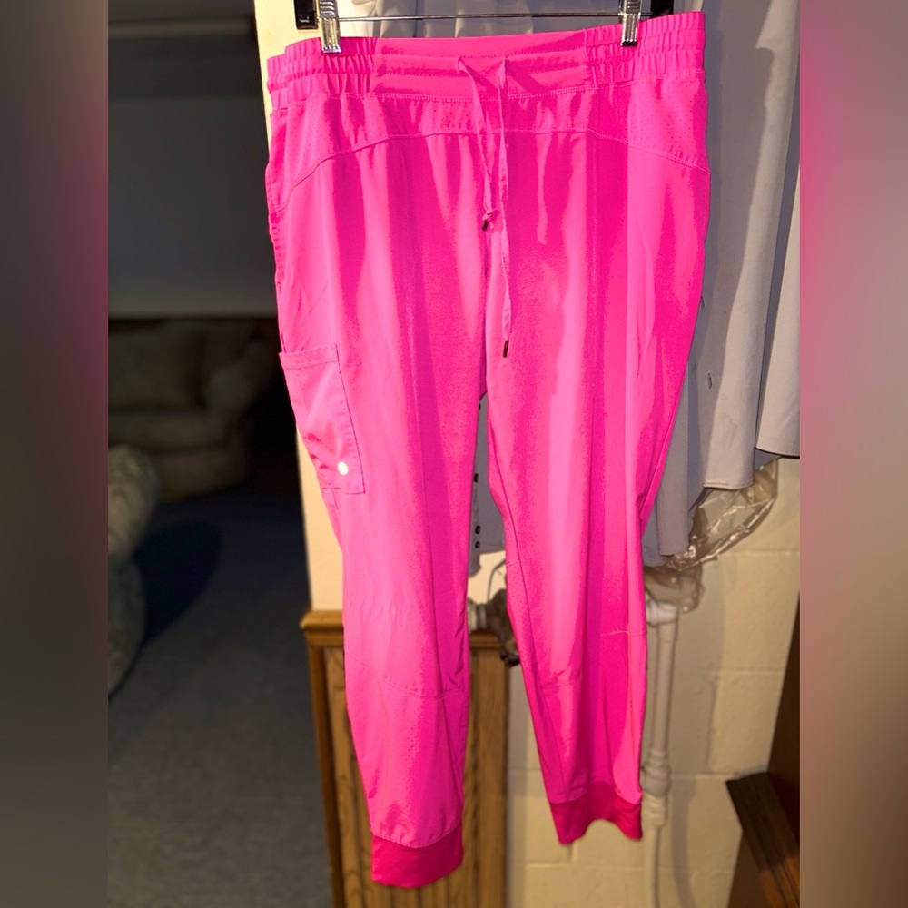 Scrub jogger Pants. Hot Pink. Size LP
